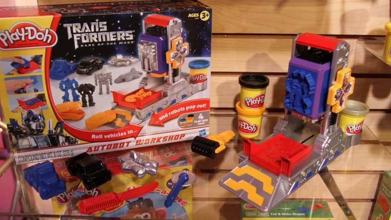 Illustration for article titled The Cutest Millennium Falcon, Transformers Play-doh And Other Wild New Toys